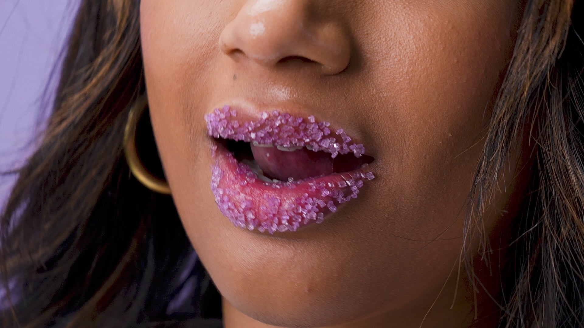 Load video: Product video of lip scrubber 